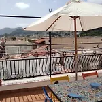 La Casa Rosa Di Giulia 펜션 라코아메노